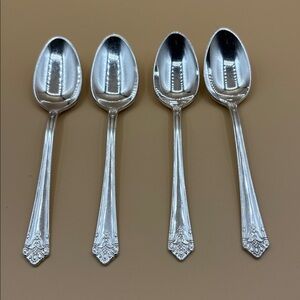 1847 Rogers Bros (IS) Her Majesty - Four Teaspoon #6